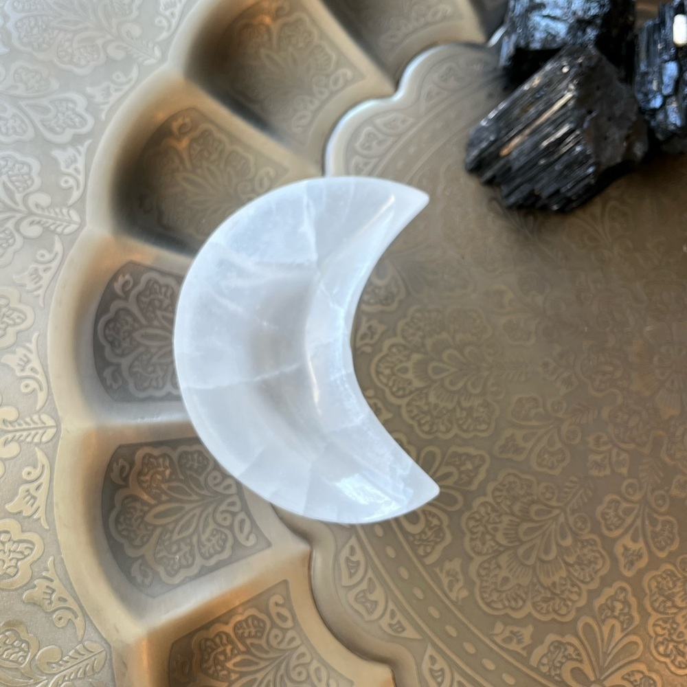 Crescent shape selenite bowl